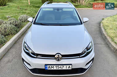 Универсал Volkswagen Golf 2017 в 