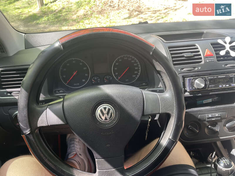 Хетчбек Volkswagen Golf 2005 в Києві
