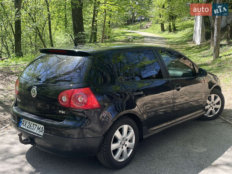 Хетчбек Volkswagen Golf 2005 в Києві