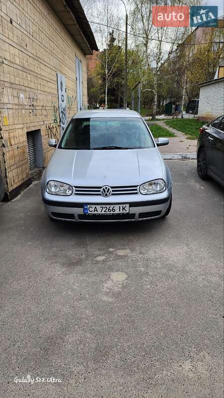 Хетчбек Volkswagen Golf 2002 в Вишгороді