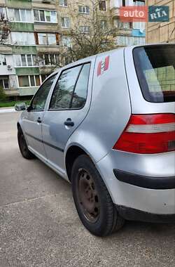 Хэтчбек Volkswagen Golf 2002 в Вышгороде