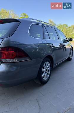 Универсал Volkswagen Golf 2010 в 