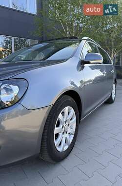 Универсал Volkswagen Golf 2010 в 