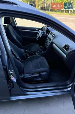 Универсал Volkswagen Golf 2010 в 