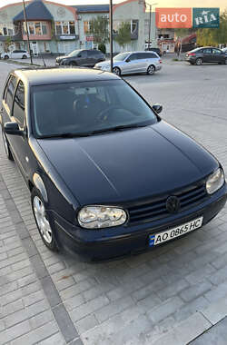 Хэтчбек Volkswagen Golf 2002 в 