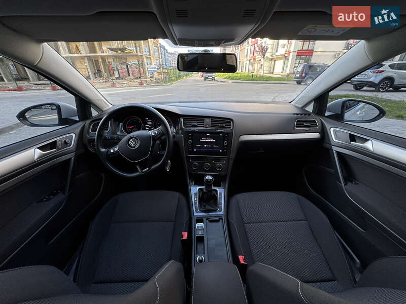 Універсал Volkswagen Golf 2018 в Івано-Франківську