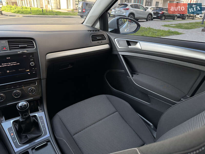 Універсал Volkswagen Golf 2018 в Івано-Франківську