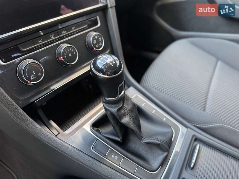 Універсал Volkswagen Golf 2018 в Івано-Франківську