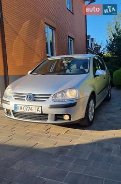 Хэтчбек Volkswagen Golf 2005 в 