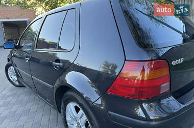 Хетчбек Volkswagen Golf 2001 в 