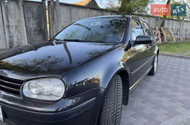 Хетчбек Volkswagen Golf 2001 в 