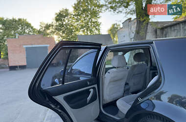 Хетчбек Volkswagen Golf 2001 в 