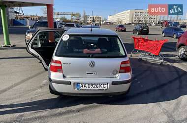 Хэтчбек Volkswagen Golf 2002 в 