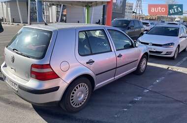 Хэтчбек Volkswagen Golf 2002 в 