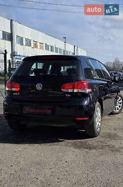 Хетчбек Volkswagen Golf 2011 в 