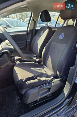 Хетчбек Volkswagen Golf 2011 в 