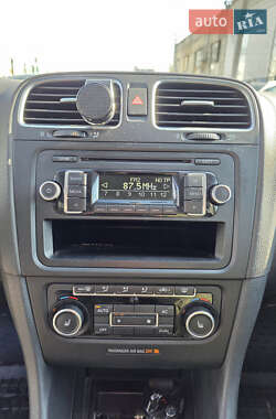 Хетчбек Volkswagen Golf 2011 в 