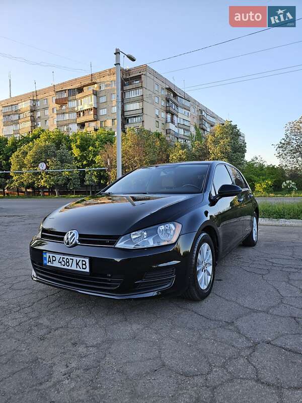 Хэтчбек Volkswagen Golf 2014 в 