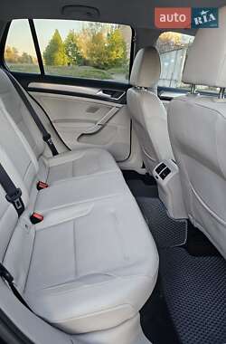 Хэтчбек Volkswagen Golf 2014 в 