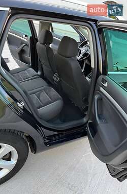 Универсал Volkswagen Golf 2010 в 
