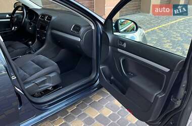 Універсал Volkswagen Golf 2010 в 