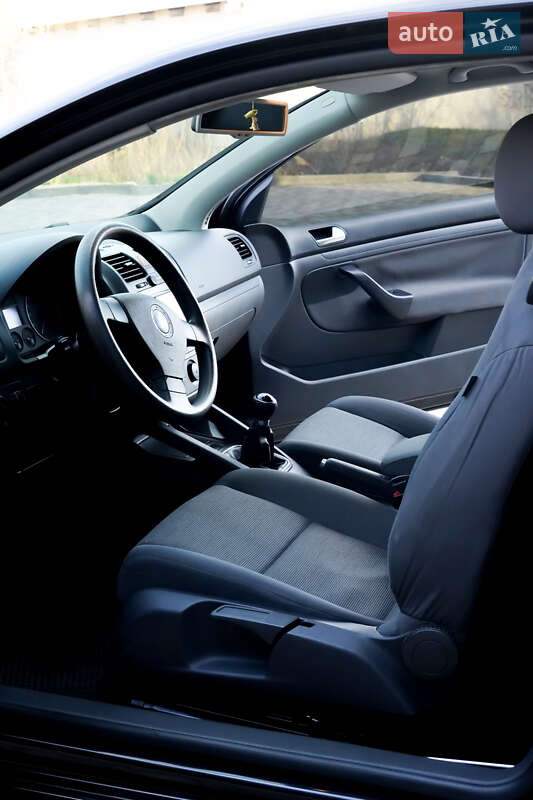 Хетчбек Volkswagen Golf 2008 в Веселиновому