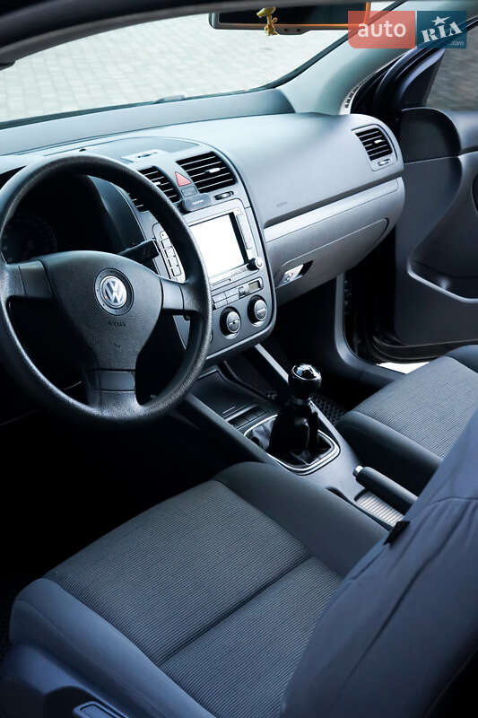 Хетчбек Volkswagen Golf 2008 в Веселиновому