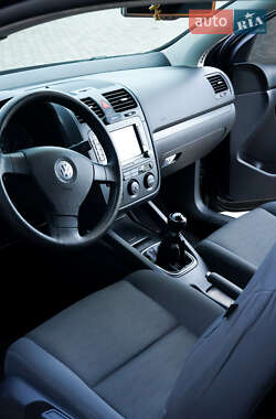 Хэтчбек Volkswagen Golf 2008 в 