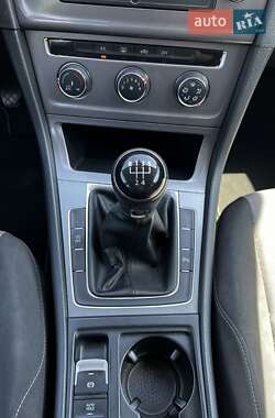 Хетчбек Volkswagen Golf 2013 в 