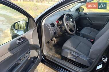 Хетчбек Volkswagen Golf 2005 в 