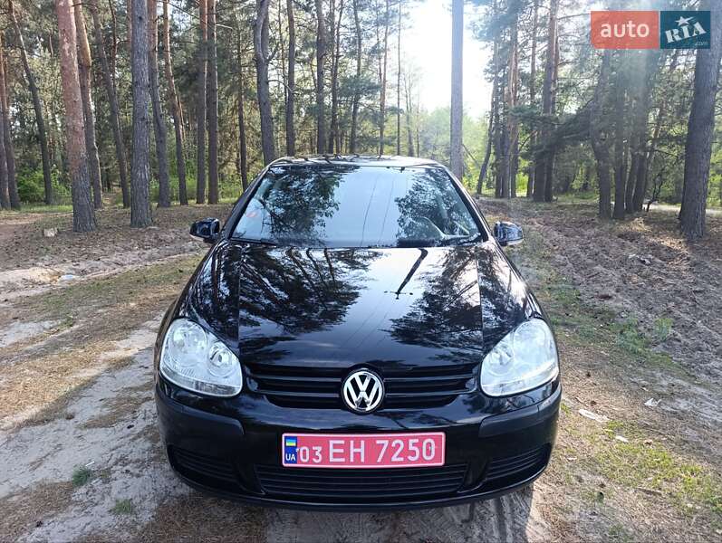 Хетчбек Volkswagen Golf 2005 в 