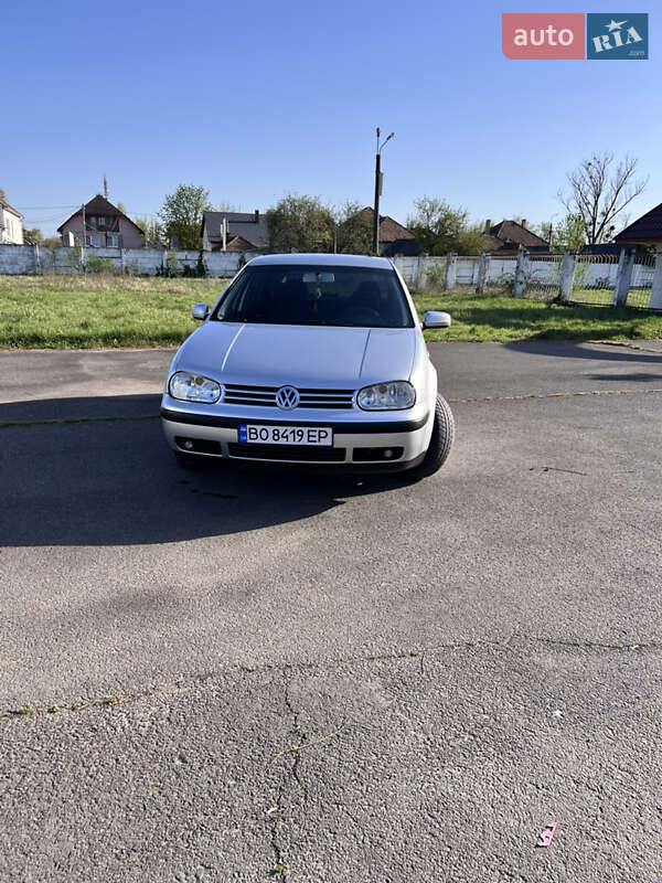 Хетчбек Volkswagen Golf 2001 в Мукачевому