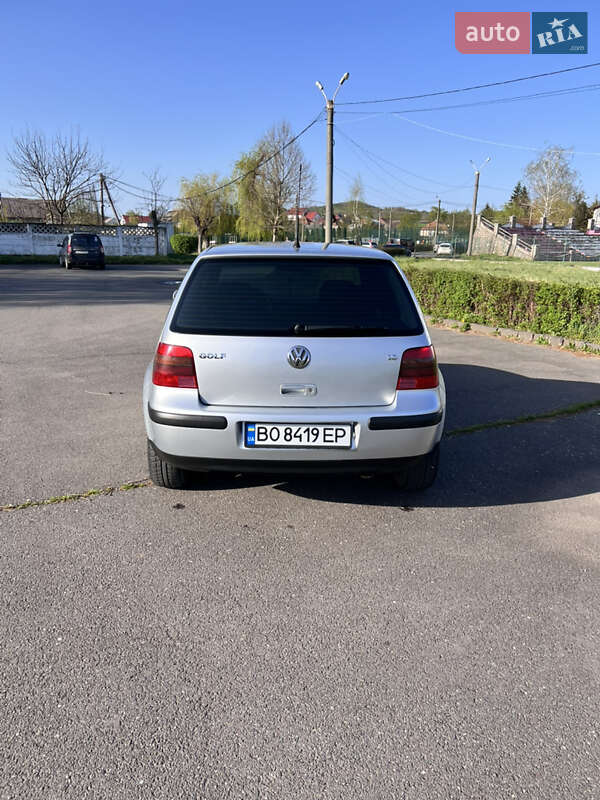 Хетчбек Volkswagen Golf 2001 в Мукачевому