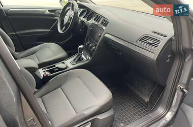 Хетчбек Volkswagen Golf 2017 в 