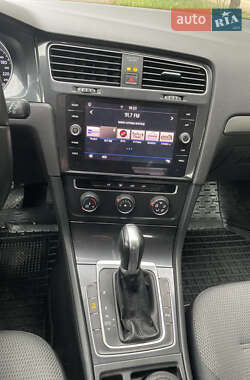 Хетчбек Volkswagen Golf 2017 в 