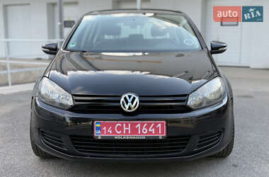 Хэтчбек Volkswagen Golf 2010 в 