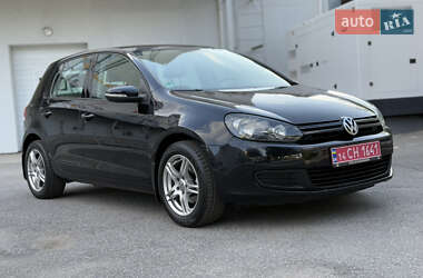 Хэтчбек Volkswagen Golf 2010 в 