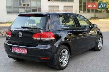 Хэтчбек Volkswagen Golf 2010 в 