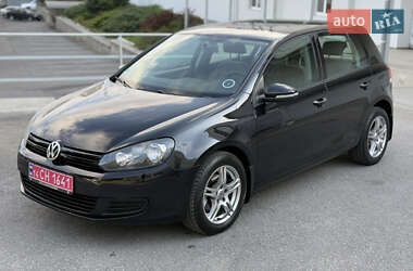Хэтчбек Volkswagen Golf 2010 в 