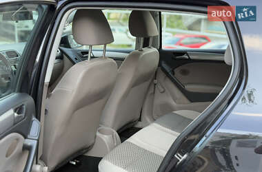 Хэтчбек Volkswagen Golf 2010 в 
