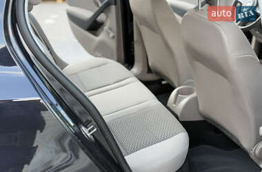 Хэтчбек Volkswagen Golf 2010 в 