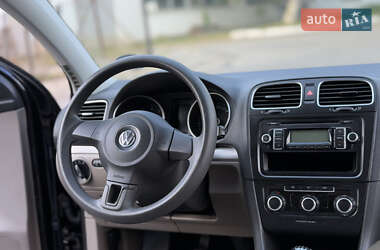 Хэтчбек Volkswagen Golf 2010 в 