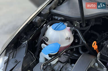 Хэтчбек Volkswagen Golf 2010 в 