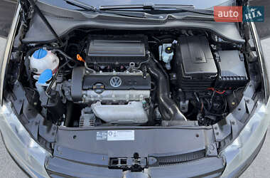 Хэтчбек Volkswagen Golf 2010 в 