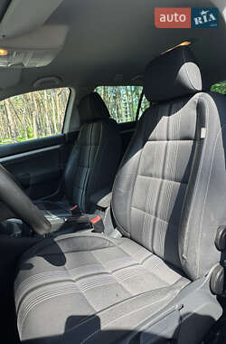 Універсал Volkswagen Golf 2012 в 