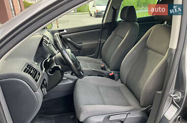 Хэтчбек Volkswagen Golf 2009 в 