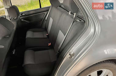 Хэтчбек Volkswagen Golf 2003 в 