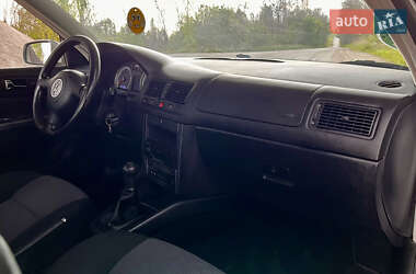 Хэтчбек Volkswagen Golf 2003 в 