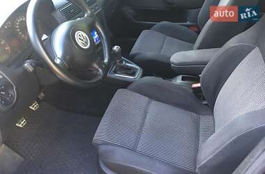 Хетчбек Volkswagen Golf 2003 в 