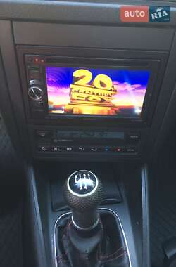Хетчбек Volkswagen Golf 2003 в 